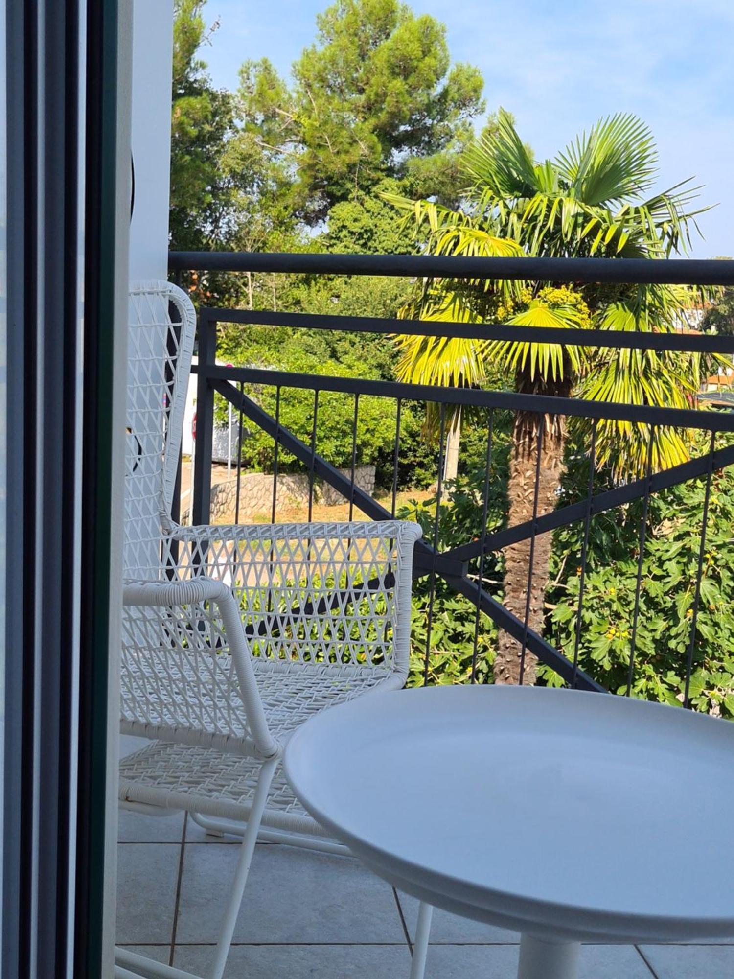 Apartments Biba Малинска Экстерьер фото